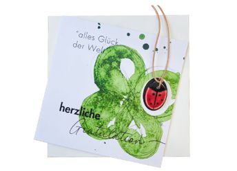 Karte mit Anhänger Herzliche Gratulation Käfer.jpg Karte mit Anhänger Herzliche Gratulation Käfer