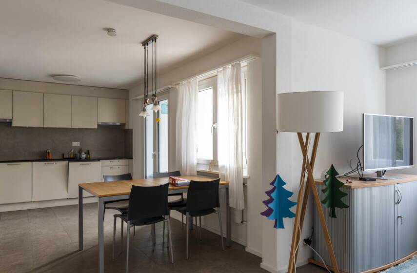 kueche_tisch.jpg kueche_tisch.jpg