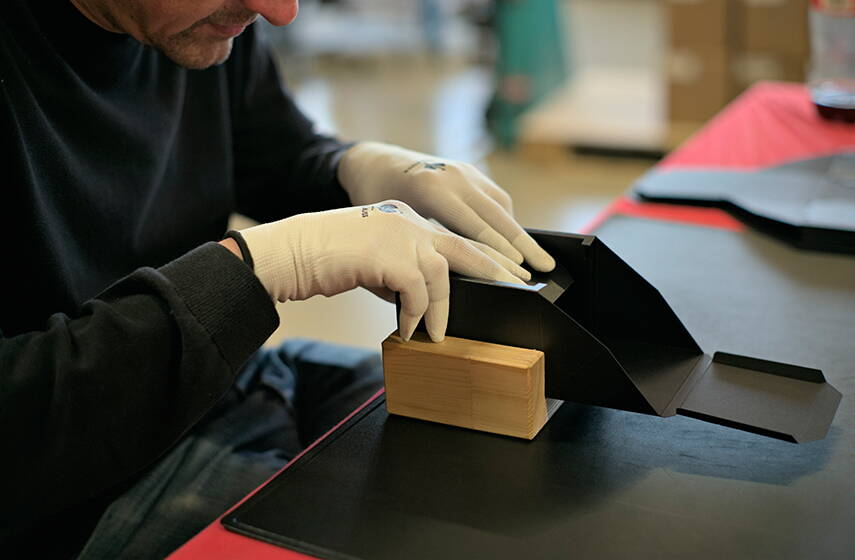 faltarbeit_schwarze_schachtel.jpg faltarbeit_schwarze_schachtel.jpg